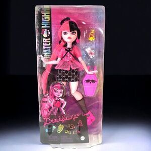 Monster High Draculaura 10" doll with accessories NIB